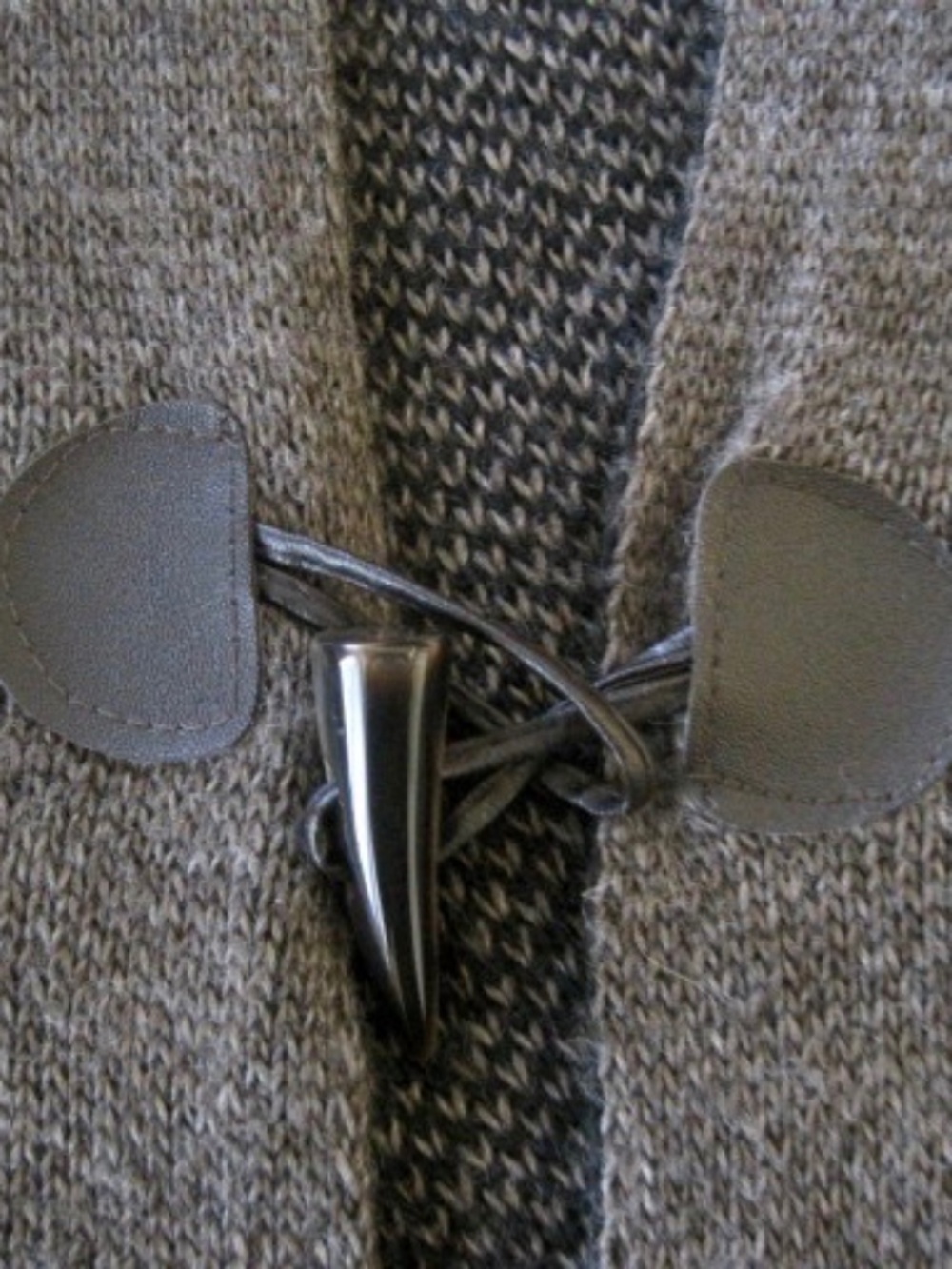 M Made In Italy Cape - Picture 4 of 10